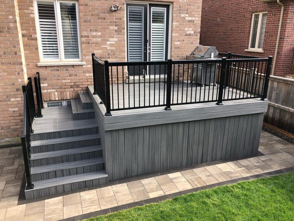 deck construction in Toronto